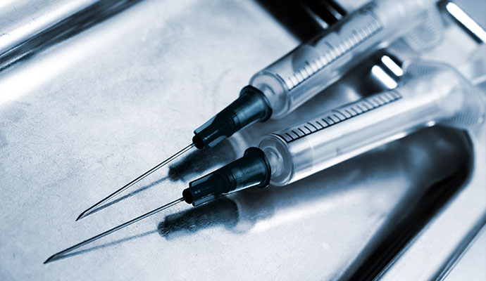Hypodermic needles on the tray